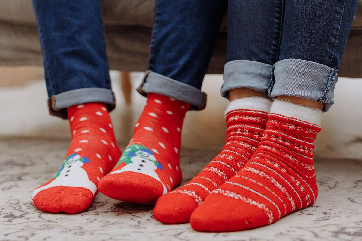 Calcetas navideñas rojas con muñeco de nieve